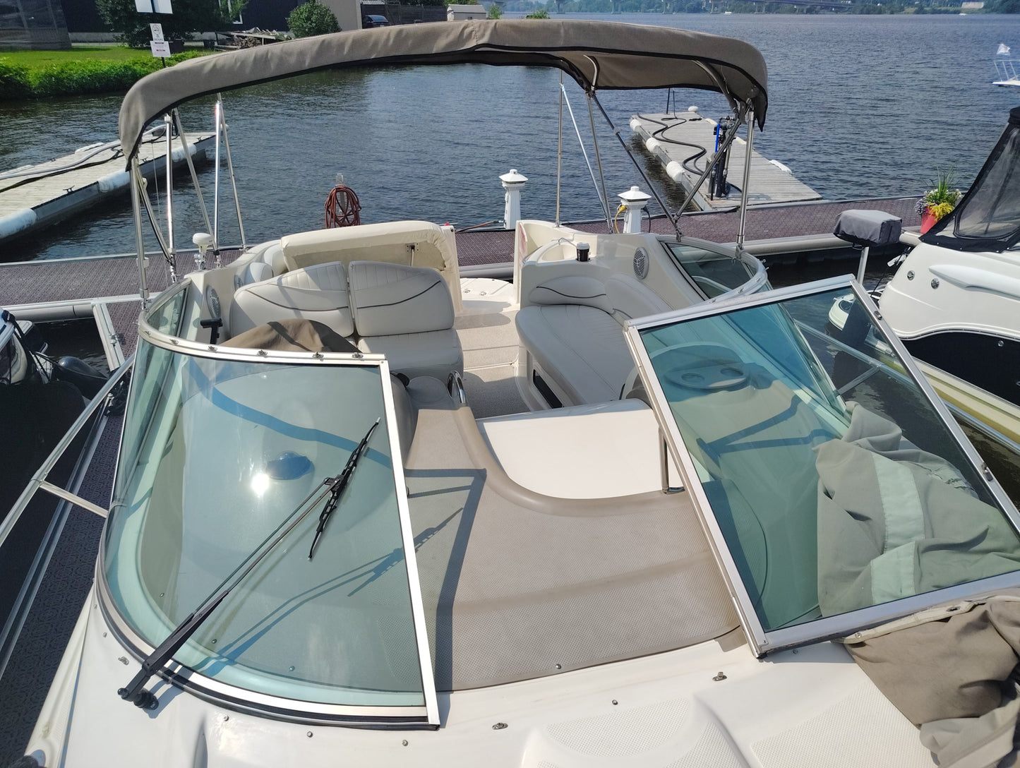 2001 Maxum 2700 SCA – $27,500 OBO (Brokered Sale)
