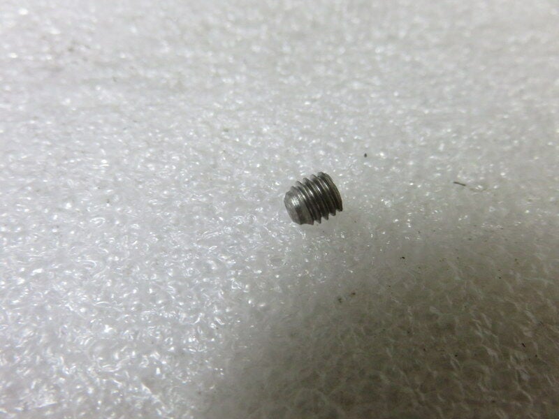 Evinrude Johnson 318605 - SET SCREW