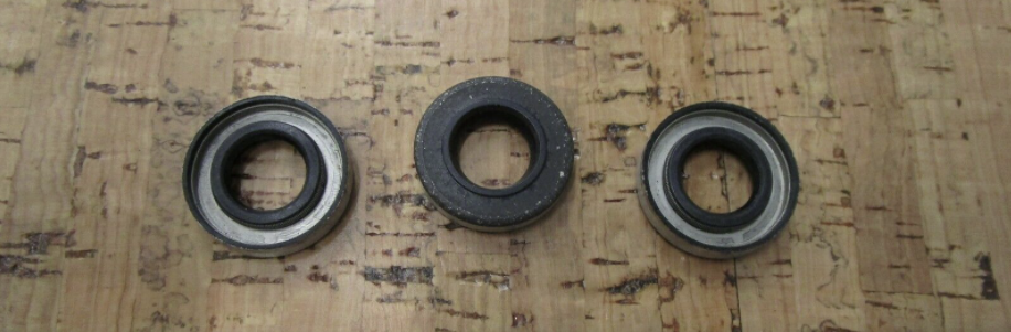 EVINRUDE JOHNSON 321788 - Seal