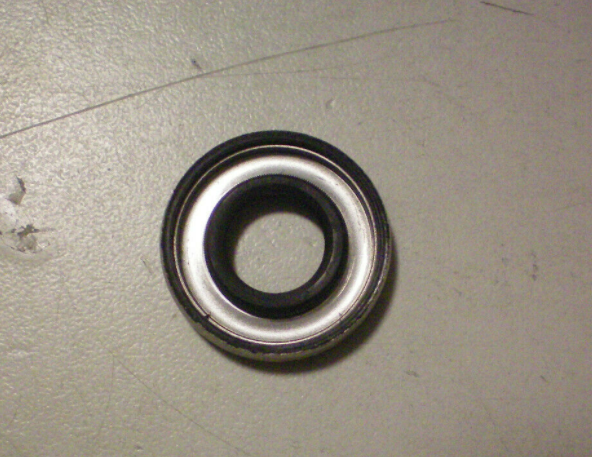 EVINRUDE JOHNSON 324639 - Seal
