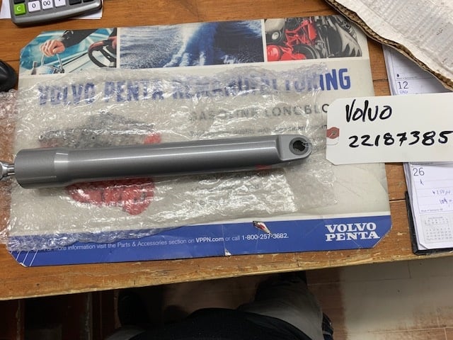 VOLVO - TRIM CYLINDER PORT 22187385