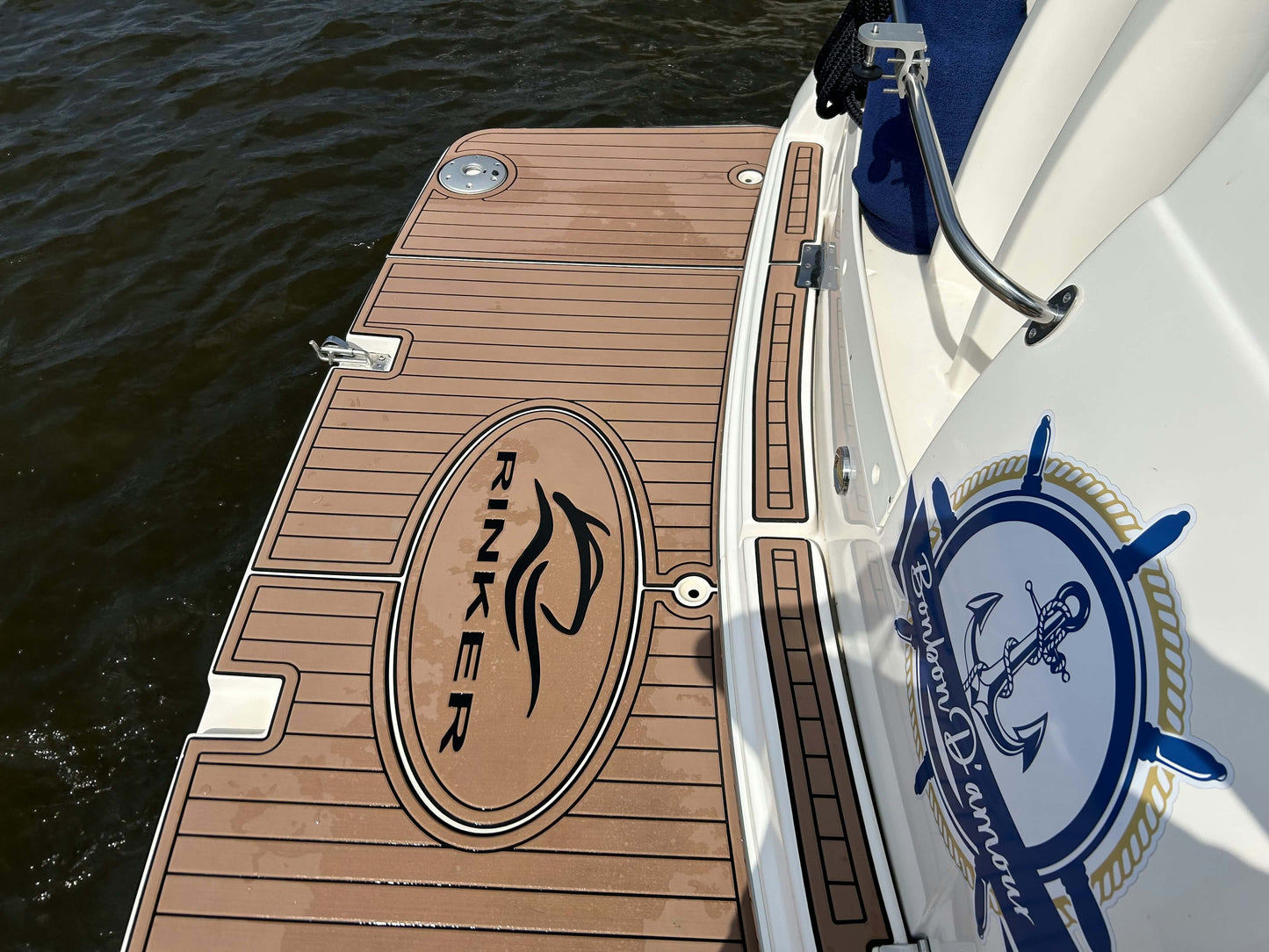 2004 Rinker Fiesta Vee 312 – Twin 5.7L MerCruiser | Bow Thruster | Generator | A/C