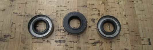 EVINRUDE JOHNSON 321788 - Seal