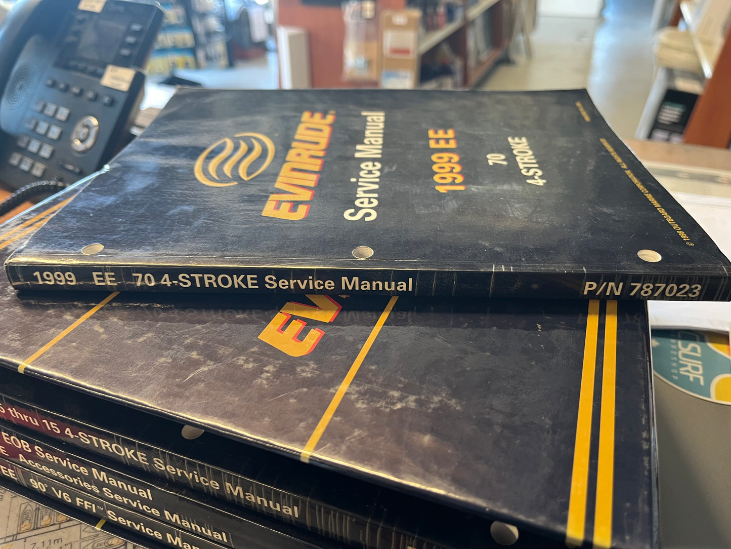 Johnson Evinrude 1999 EE Service Manual 70 4-STROKE