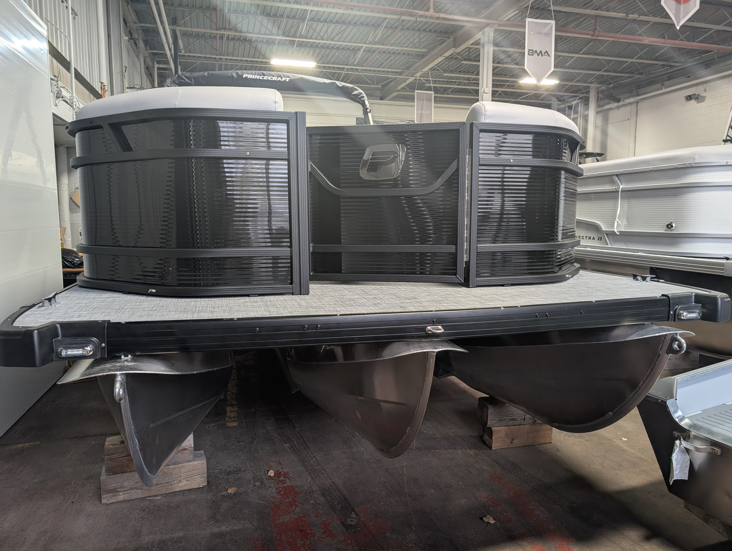 PRINCECRAFT VECTRA 25 RL 2026 - Black (Mercury 200 V6 L) | Performance Edition | Matte-Black railings