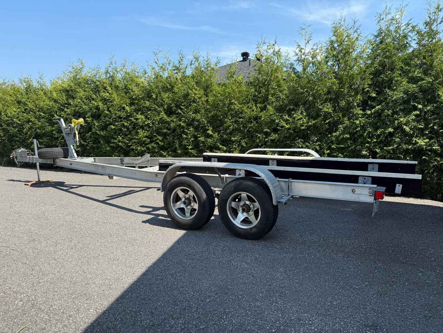 2007 Bayliner – 24.5’ + 4’ Swim Platform – Trailer Included