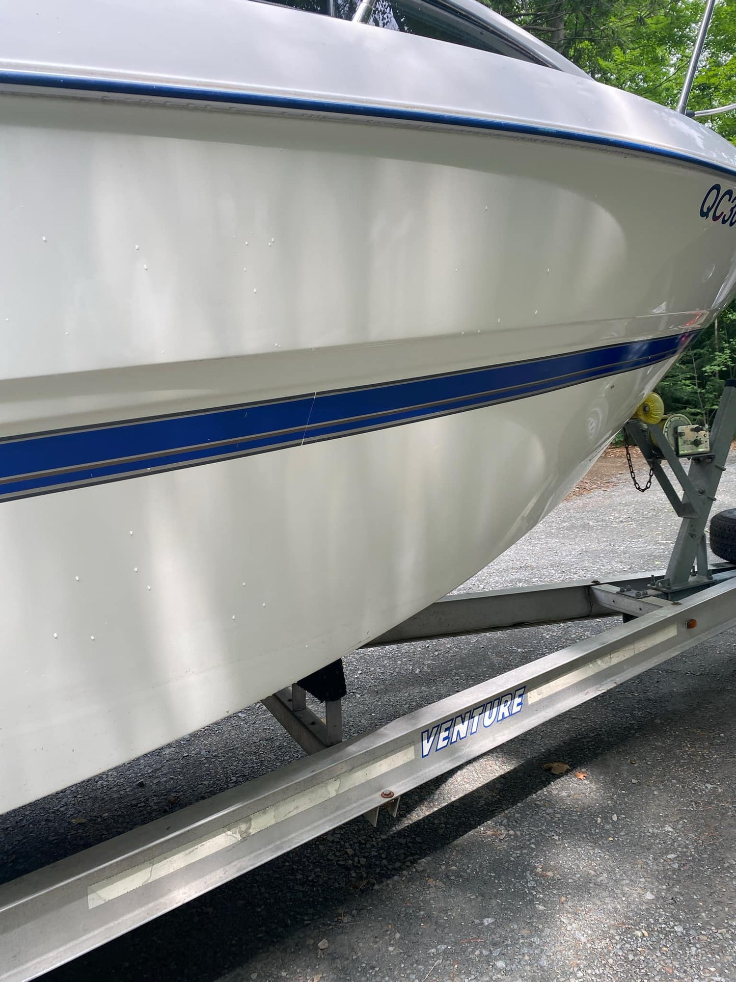 2007 Bayliner – 24.5’ + 4’ Swim Platform – Trailer Included