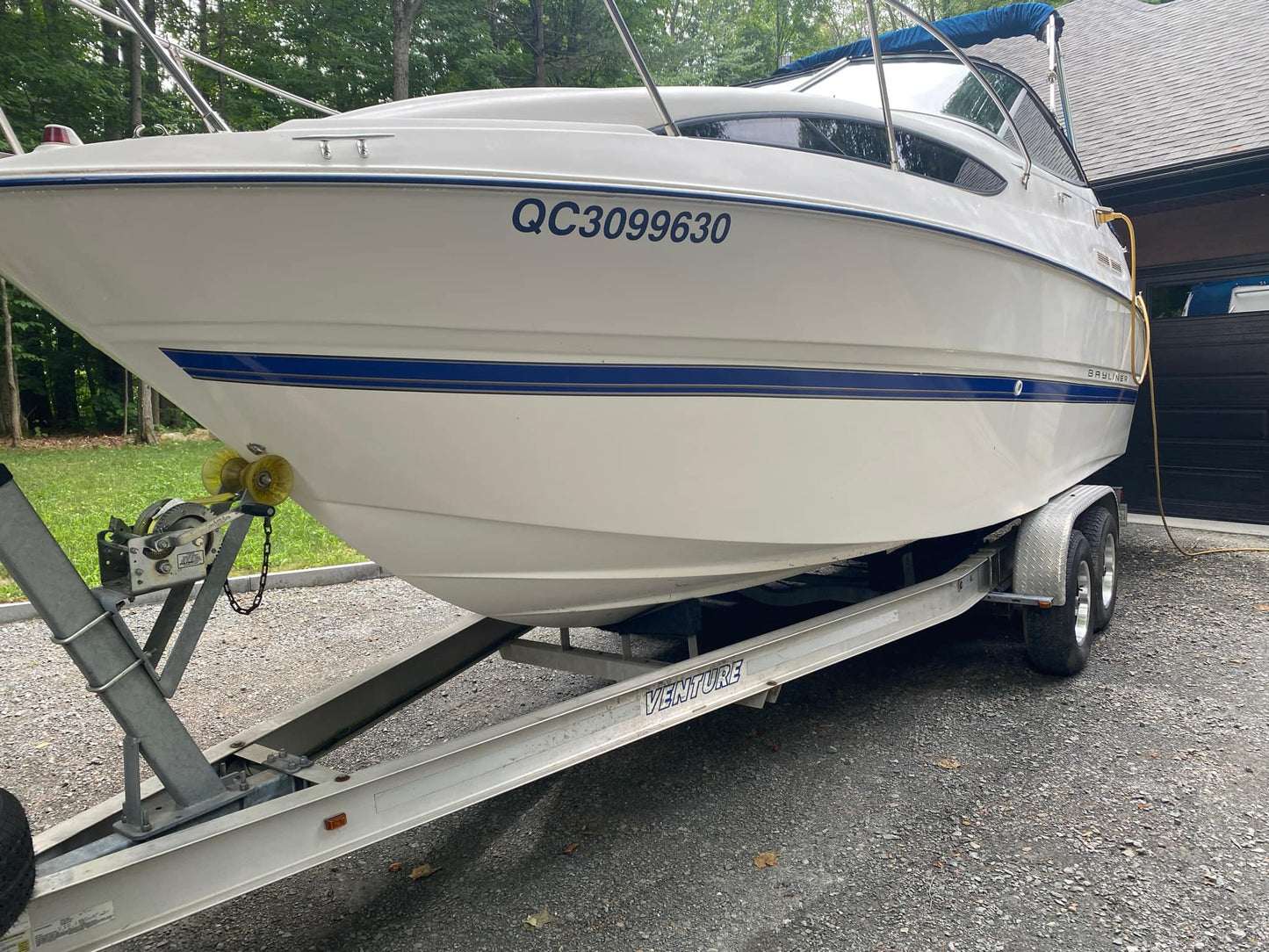 2007 Bayliner – 24.5’ + 4’ Swim Platform – Trailer Included